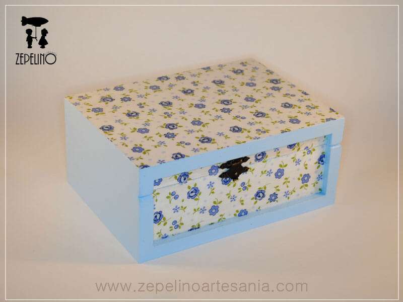 Caja flores azules